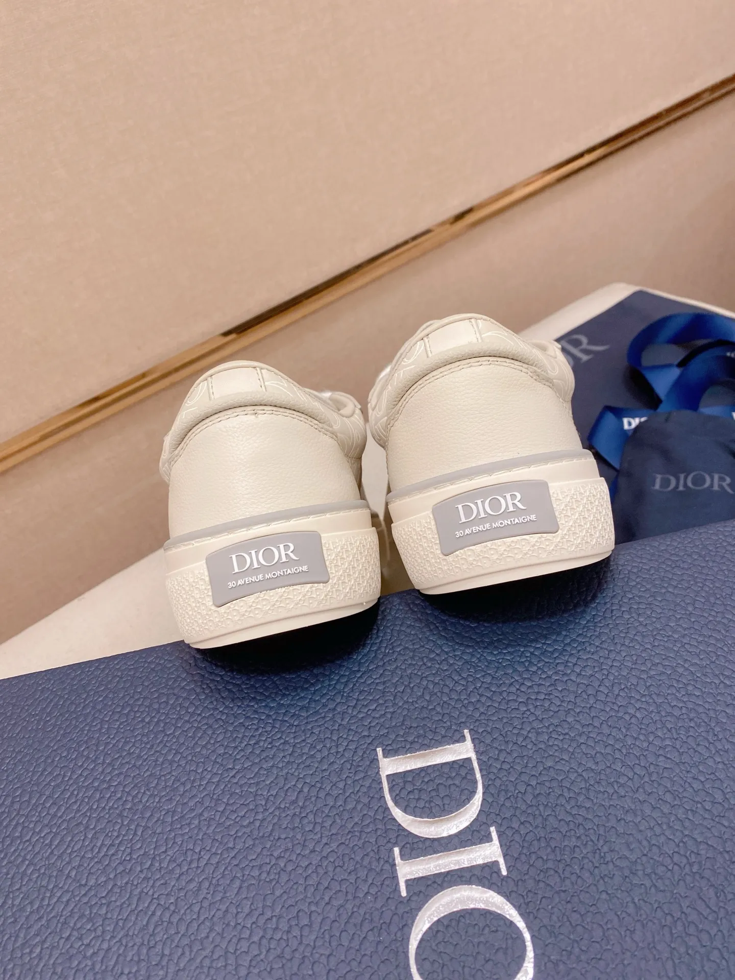 Factory price: 300 Men's shoes 💰[Dior·Dior] Top 🔍Couple style 💏🔍New casual sports style couple shoes, new four-season design, perfect workmanship, lace-up lazy style to create cabinet quality, upper: imported first-layer cowhide, sheepskin lining is soft and comfortable, ultra-light TPU wear-resistant outsole, simple, versatile fashion men's shoes, excellent color code number 35--44
